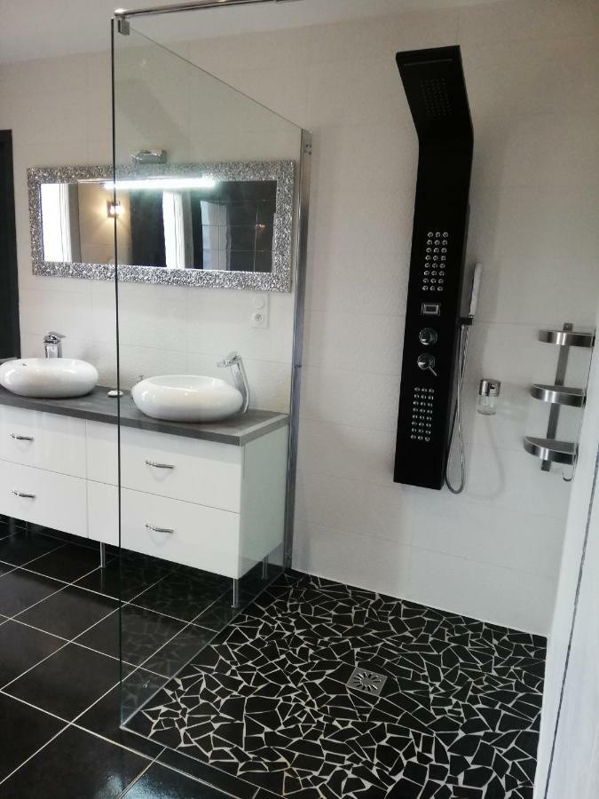 Chambres D'Hotes Luxe Et Serenite Theize Exterior photo